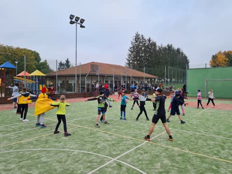 Rozcvička na hřišti – Staroměstský zvonkáč 2022